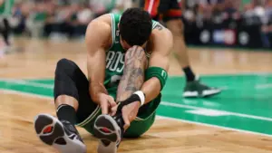 A sports person having a leg pain