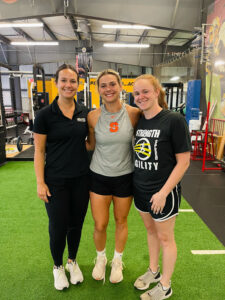 three women's clicked a photo in GYM