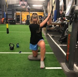 Sydney Kofton doing cable chop